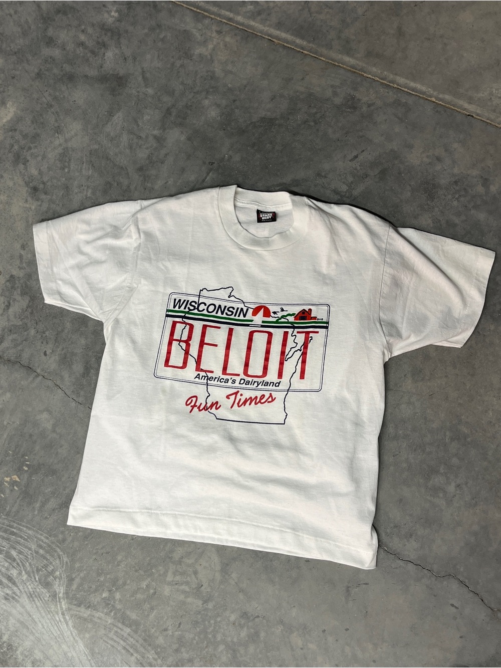 1987 - White Beloit Wisconsin Graphic Short Sleeve Tee